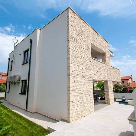 Modern Rosarol By Istrabook Villa *