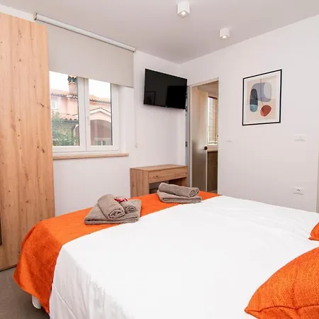 Beautiful Rosarol Villa Ližnjan