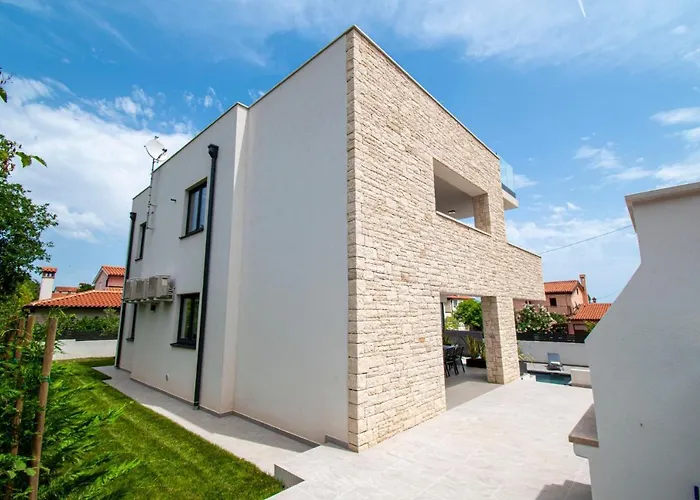 Modern Rosarol By Istrabook Villa *
