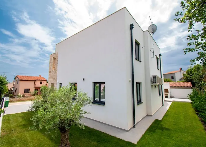 Modern Rosarol By Istrabook Villa *