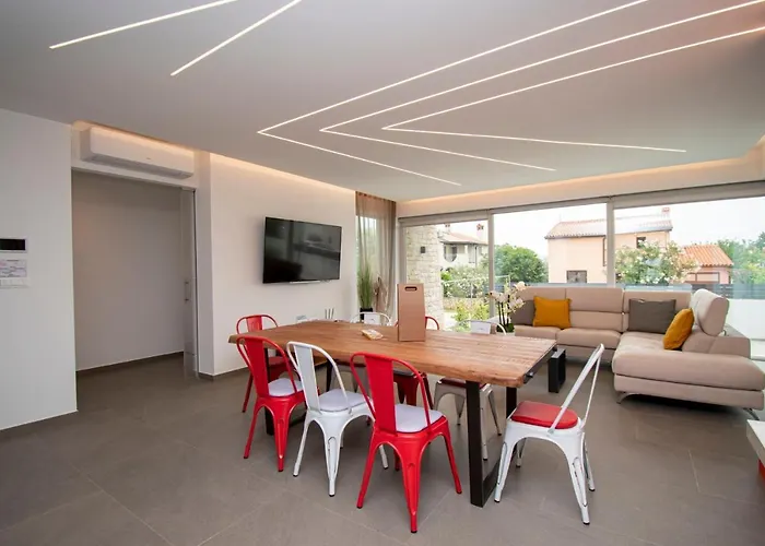 Villa Modern Rosarol By Istrabook