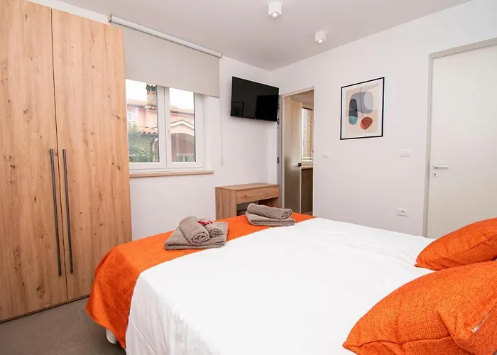 Beautiful Rosarol Villa Ližnjan