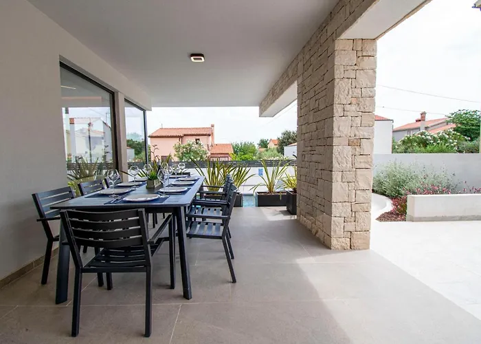 Villa Modern Rosarol By Istrabook *